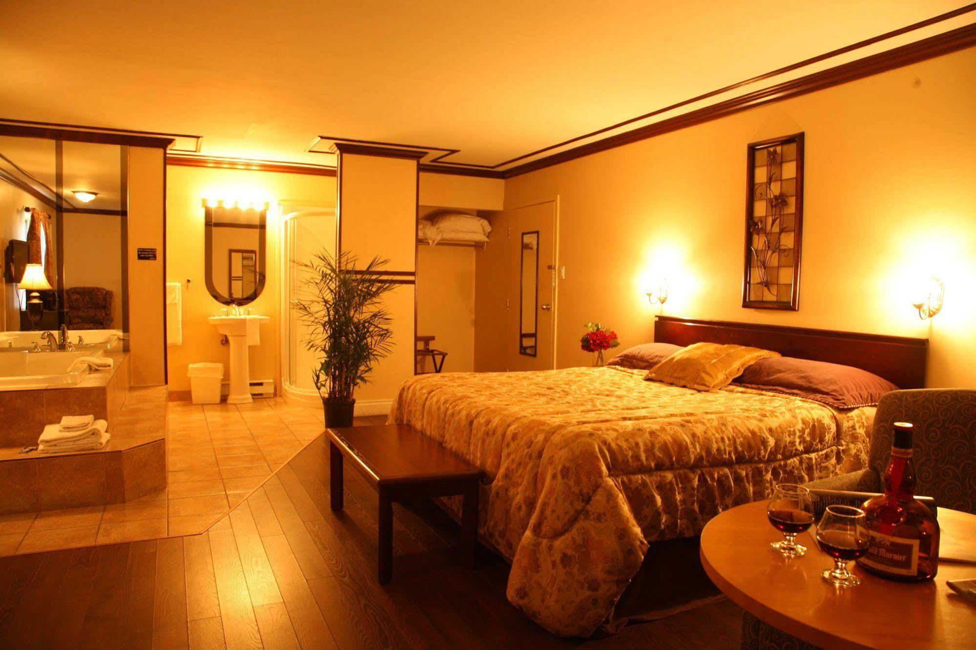 Motel & Hotel Le Luxembourg L'Ancienne-Lorette Zewnętrze zdjęcie